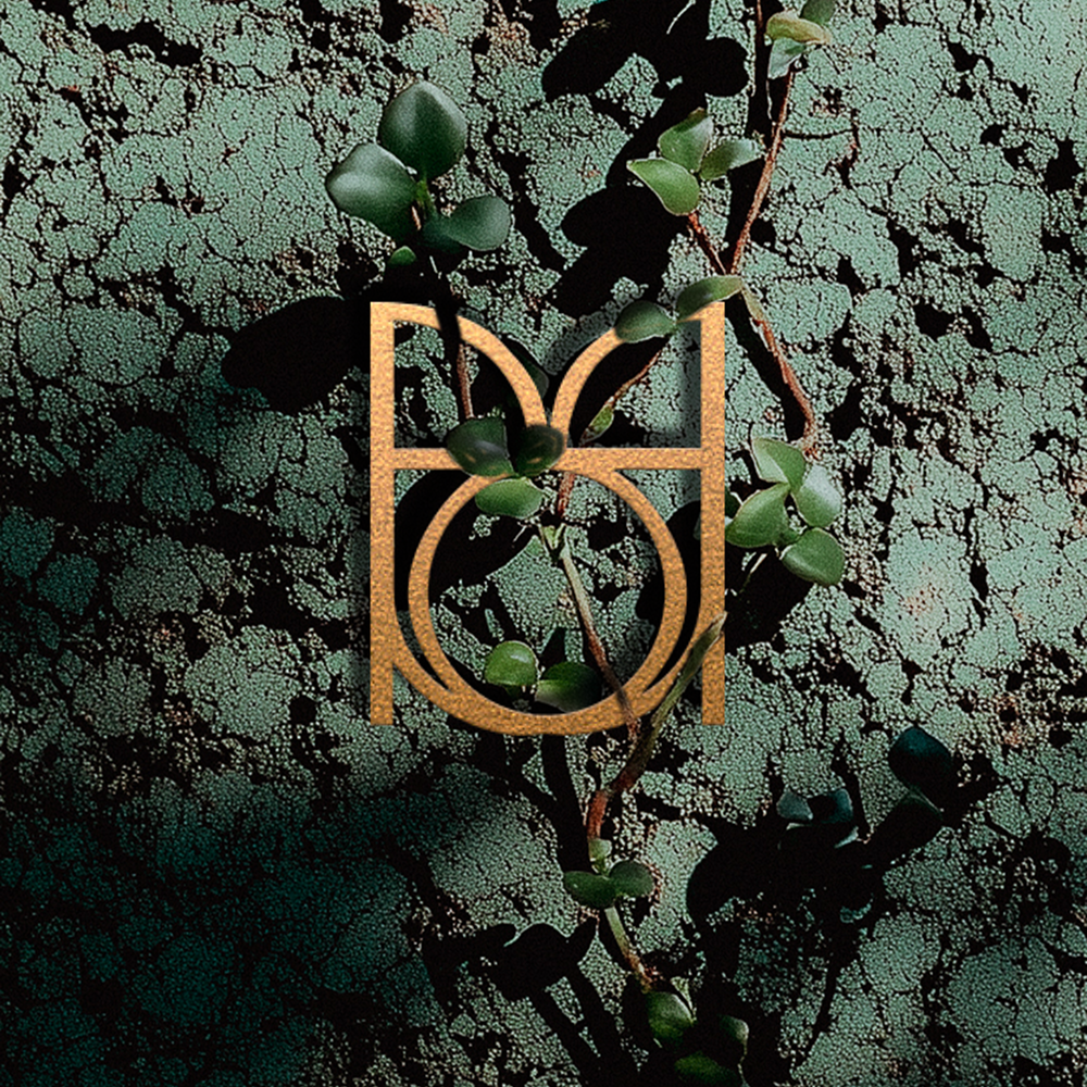 Le monogramme BRUME ORPIN sur du liège